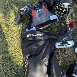 7-9 Youth Bauer Little Sport Complete  Hockey Gear