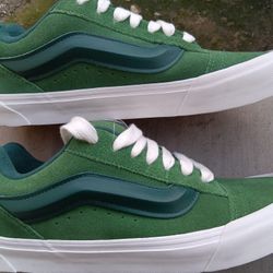 Men's Knu Skool Padded Skate Shoes. Color Forest Green