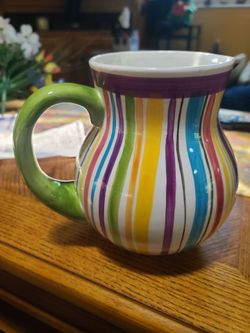 Kitchen beverage pitcher