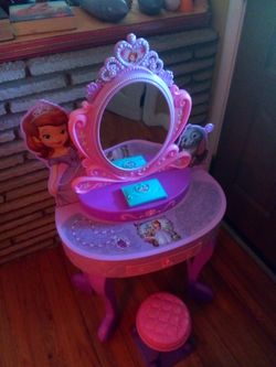 Disney Sofia the first vanity with stool