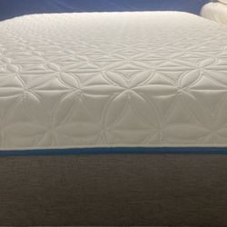King size Tempur-pedic brand cloud model. Must go this week