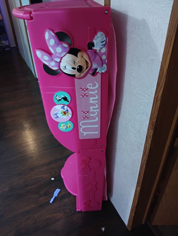 Minnie Mouse Toddler Bed