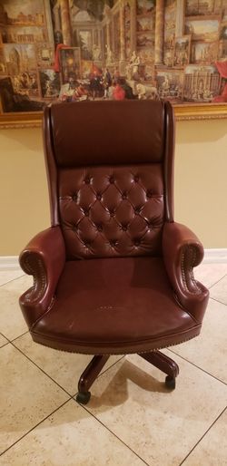 Executive Swivel Office Chair