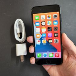 iPhone 7 - UNLOCKED - Like New  