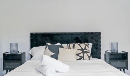 Black Queen Bed Set with Memory Foam Mattress & 2 Nightstands for Sale