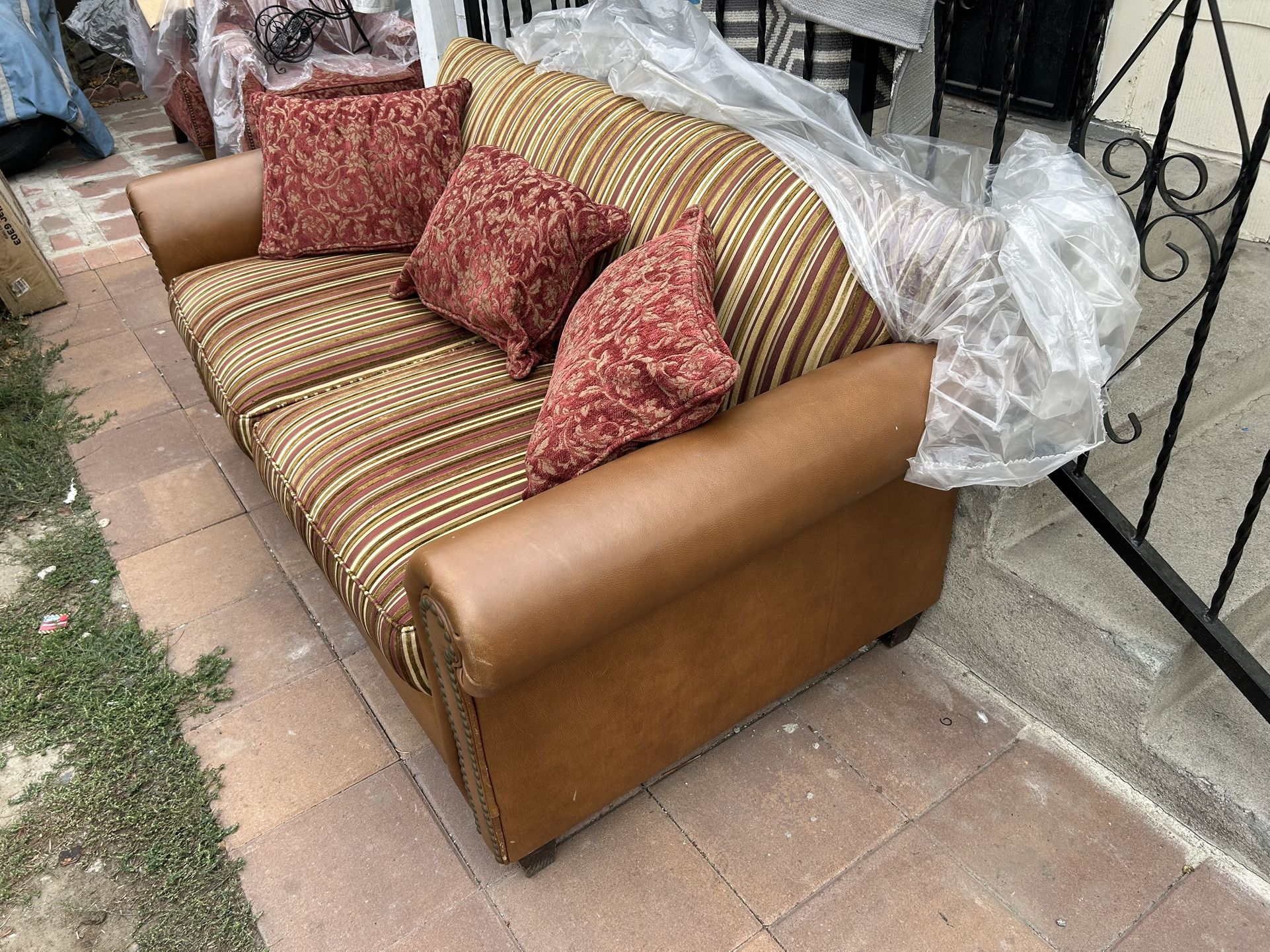 Couch And Couch Chairs