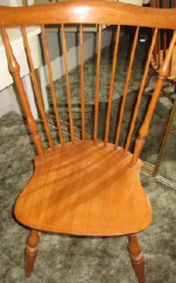 Antique wooden Solo Beaute Chair. Good condition