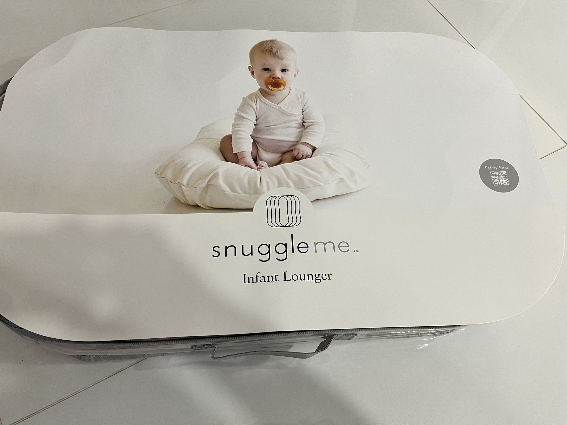Snuggle Me Infant Lounger with 2 Covers