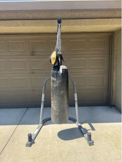 Punching bag with stand and speed bag👍