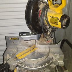 DeWalt Compound 10 Inch Single Bevel Miter Saw 