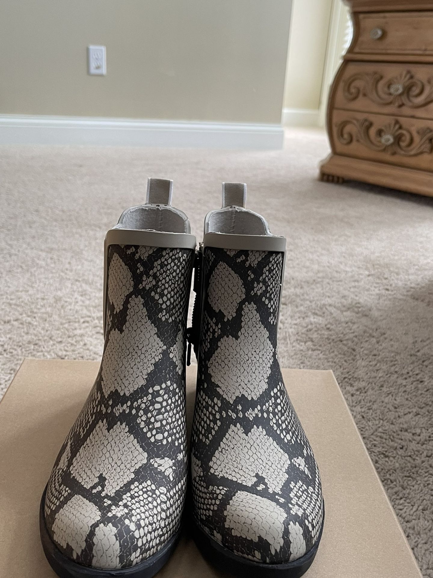 Wemons Size 8 Boots