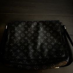 Louis Vuitton Messenger Bag