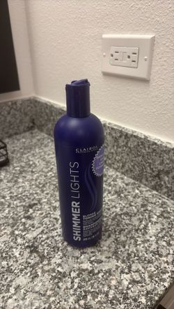 Shimmer lights purple toning shampoo