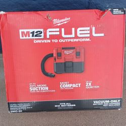 VACUUM MILWAUKEE M12 TOOL ONLY 