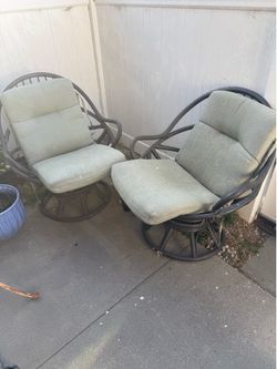 Patio lounge chairs