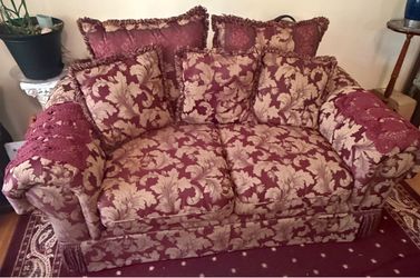 Traditional Burgundy & Gold Damask Loveseat (Includes Matching Pillows)