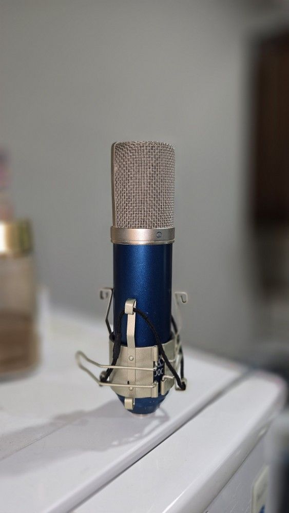 MXL 3000 Microphone, Guitar Stand, Pop Filter & Shock Mount