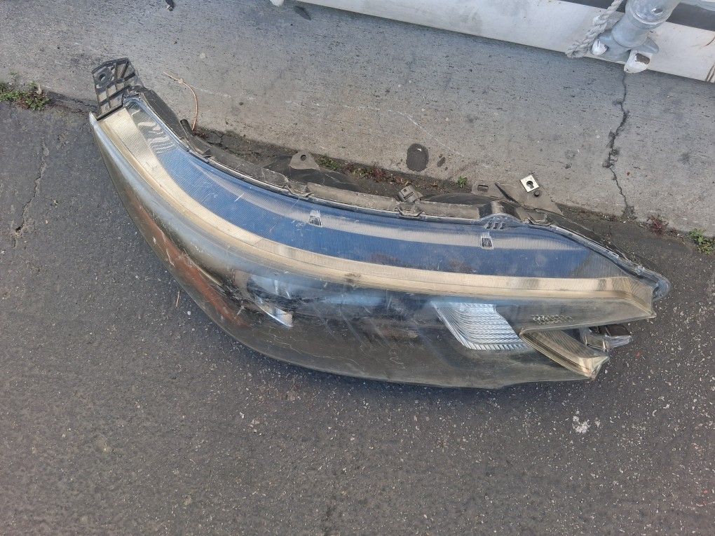 Honda CR-V headlight