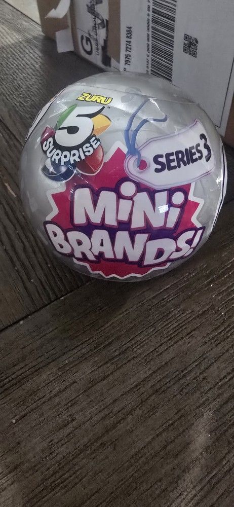4 Mini Brands 
