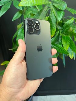 iPhone 15 Pro Max - Unlocked -256GB