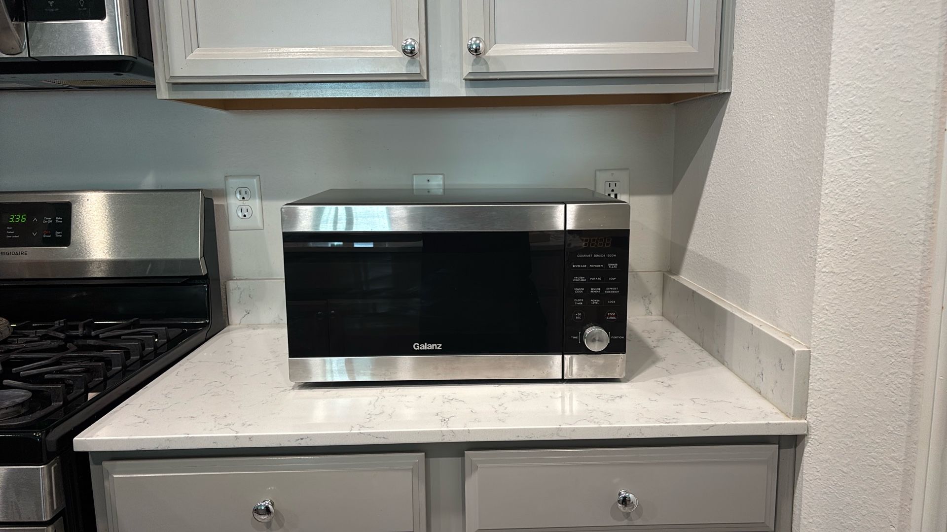 NEW!! Galanz Microwave Oven ExpressWave 1100W 1.6 Cu Ft Stainless Steel