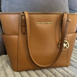 Michael Kors Jet Set Large Crossgrain Leather Top-Zip Tote Bag