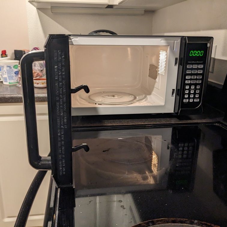 Hamilton Beach 0.9 Cu. Ft Counter Top Microwave Oven for Sale in