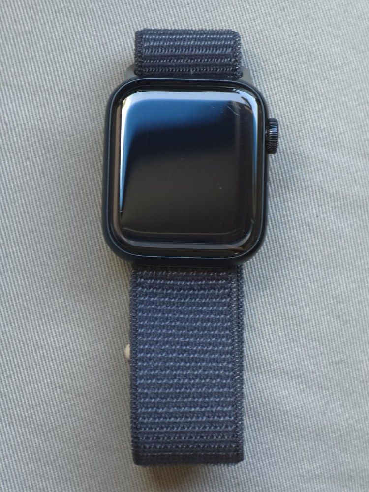 Apple Watch SE (2nd Gen) [GPS + Cellular, 40mm] Smartwatch