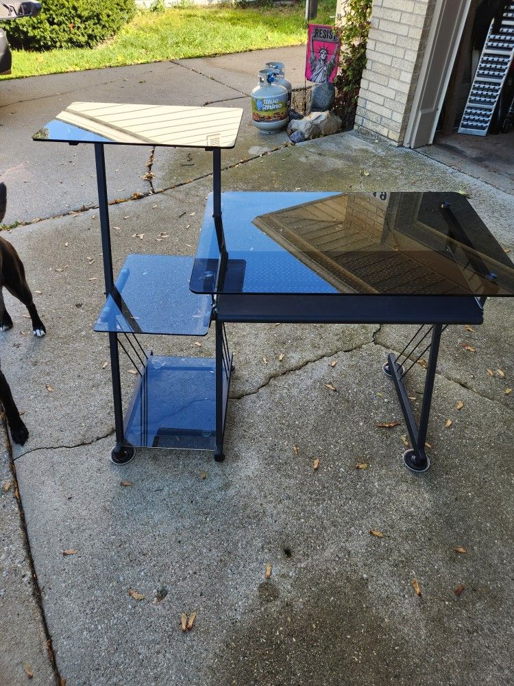  Computer Desk With Glass Shelves