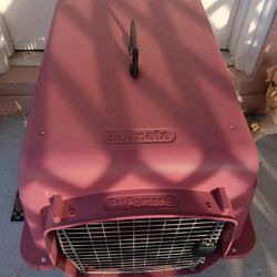 DOG CRATE IN EXCELLENT CONDITION 