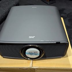 JVC DLA-RS2200 (DLA-NZ700)

