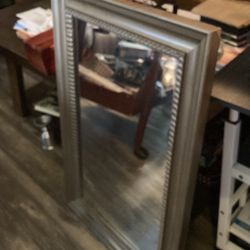 Mirror 30 1/2 x 20 1/2 hanging