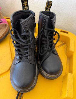 Kids new doc martens boots size 11C