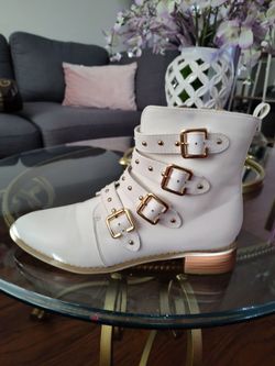 Botas blanco con dorado