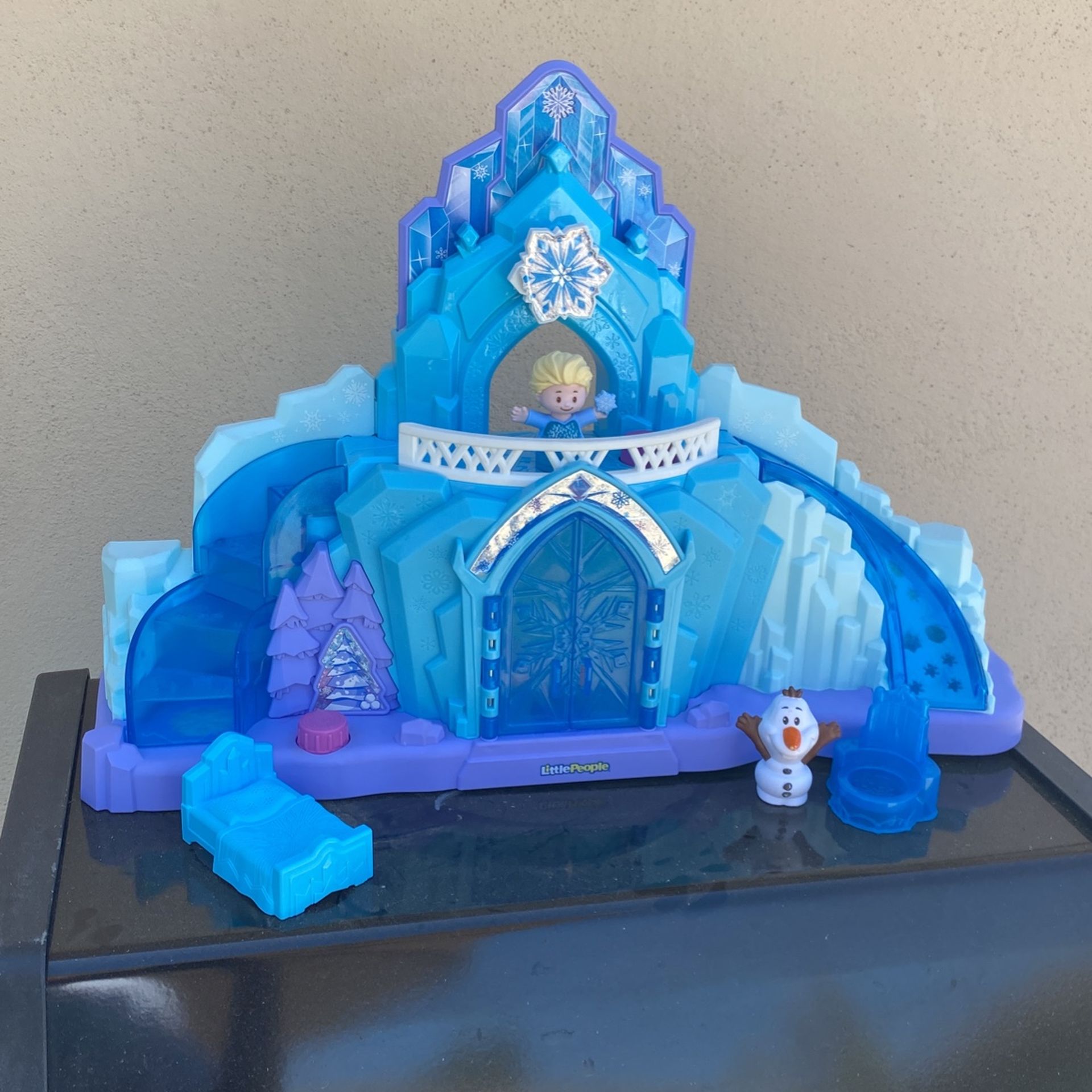 Little People Frozen- Elsa Castle by Fisher Price