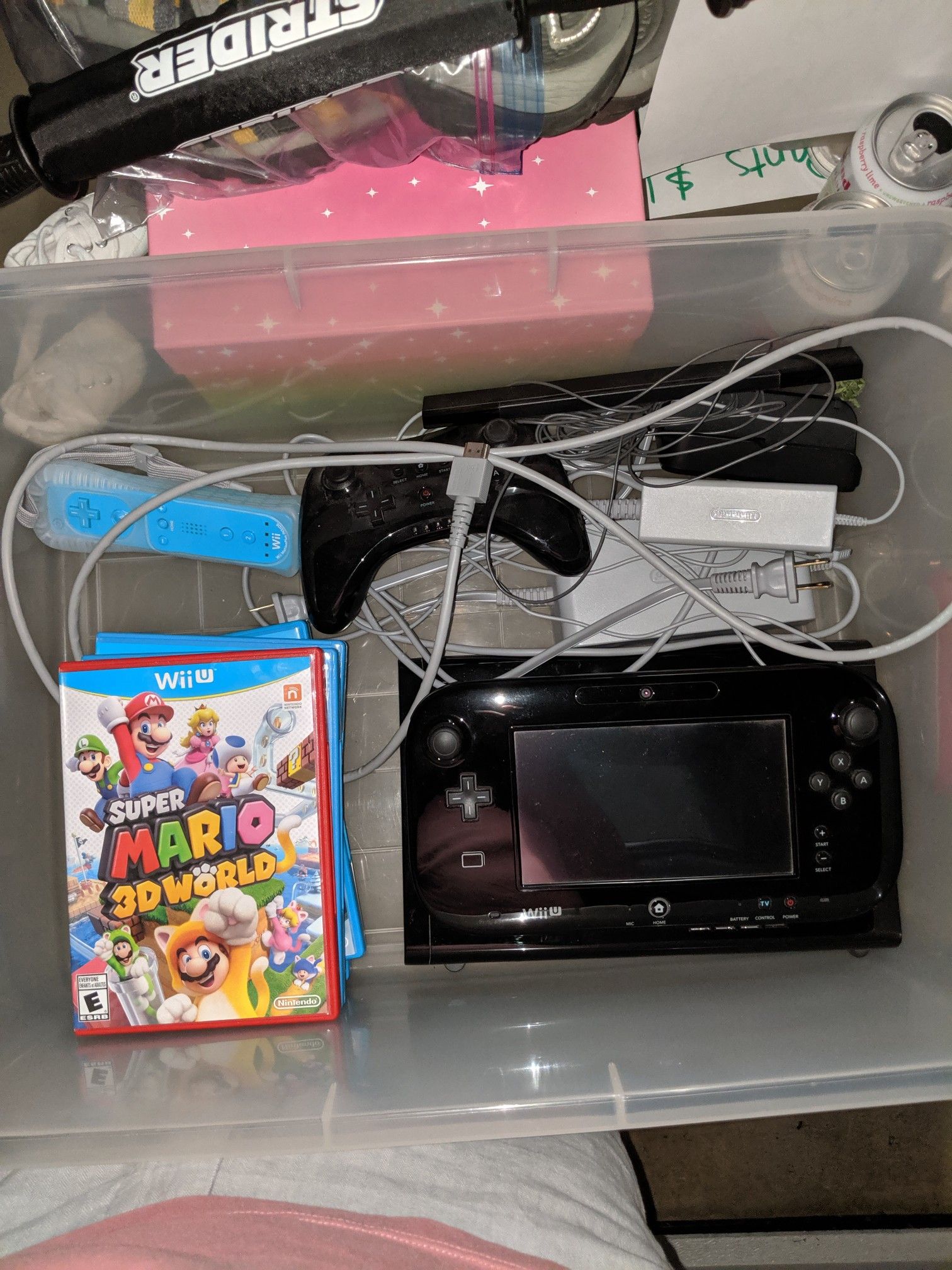 Wii U 32GB Black W/Games