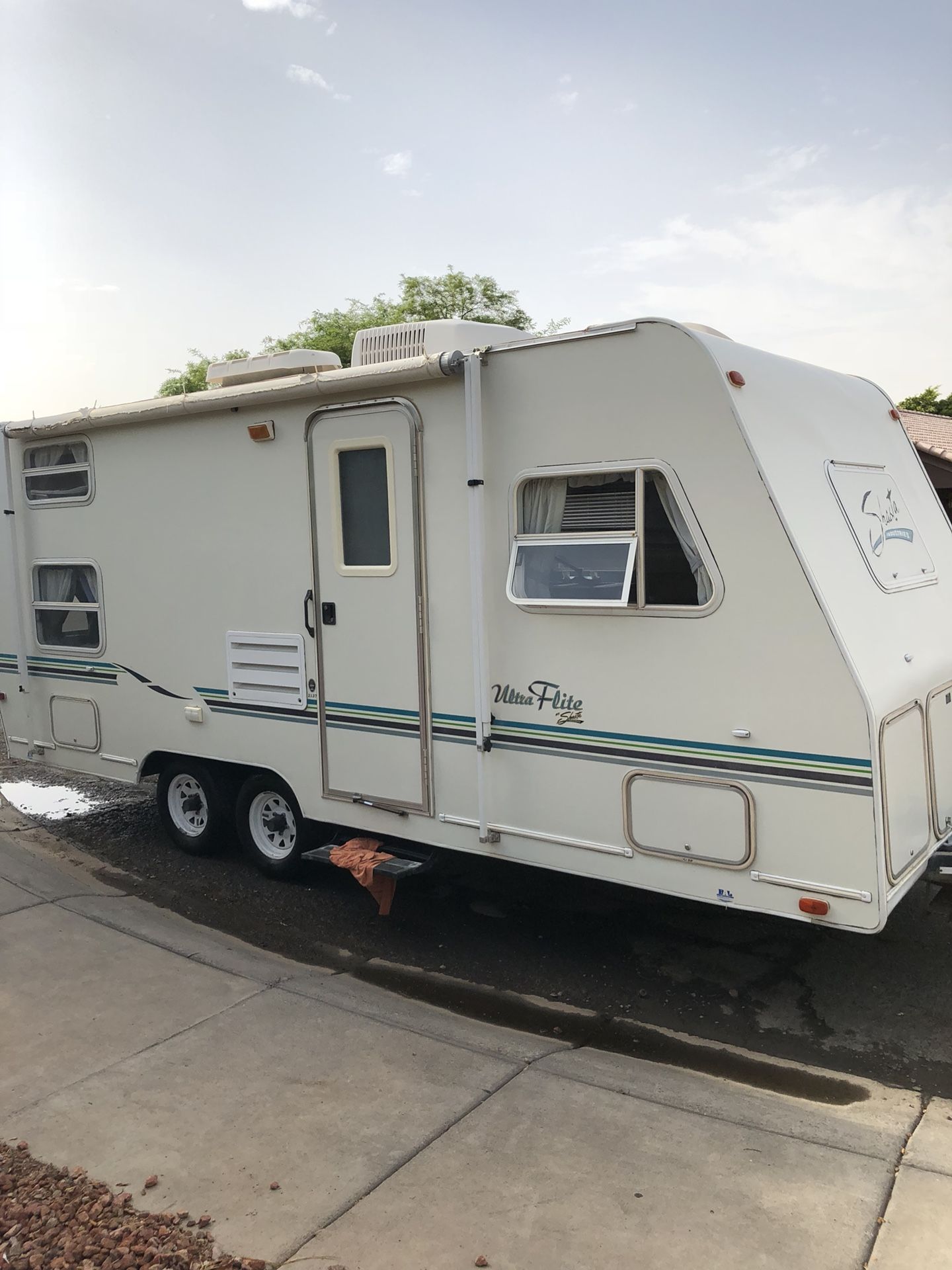 2000 Shasta ultralight 21ft for Sale in Phoenix, AZ - OfferUp