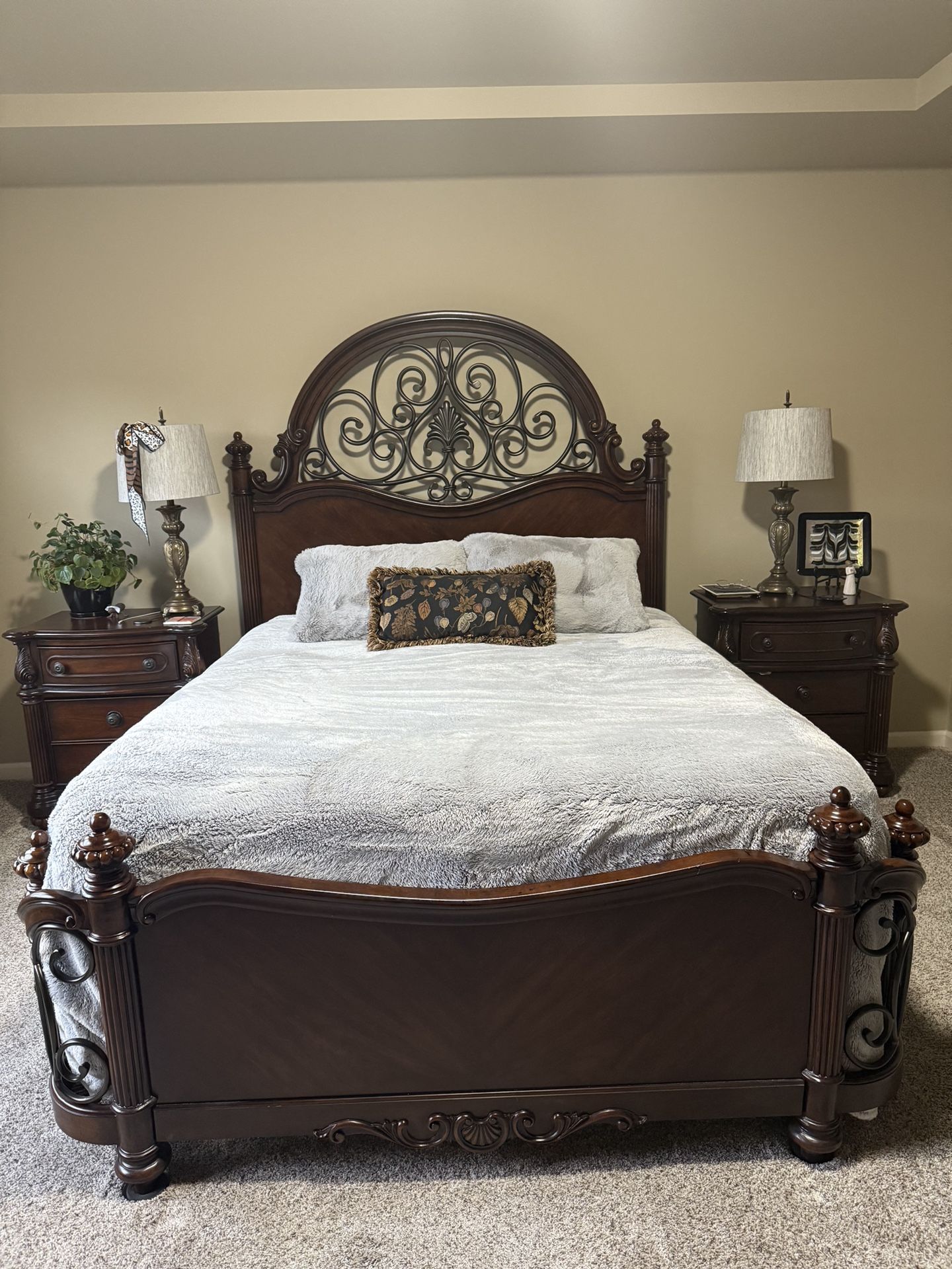 Queen Size Deep Cherry Bed set w/ Mattress - Boxspring - 2 Night Stands - Dresser