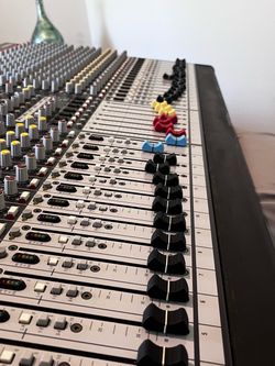 Allen & Heath GL2400-32 Analog Console