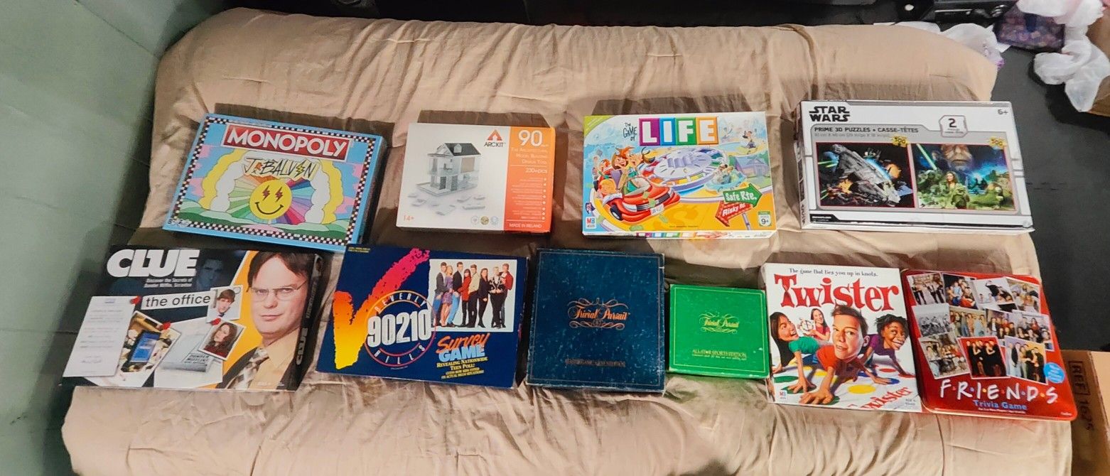 Boardgames, puzzles, friends, twister, clue , 90210, monopoly, life
