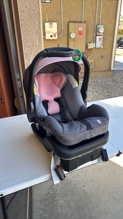 Baby Trend Infant Car Seat with Base