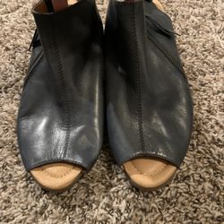 Earth heels solid shoes size 9D