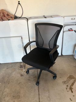 Black Mesh Mid-Back Office Chair