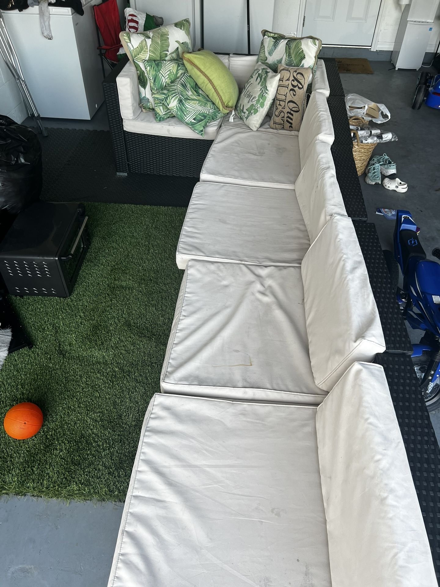 Wicker Couch And Table