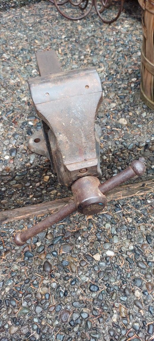 Chas Parker No.104 Vintage Vise