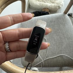 Fitbit Luxe Silver 