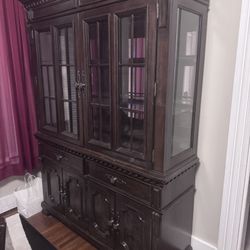 China Cabinet And  Hutch
