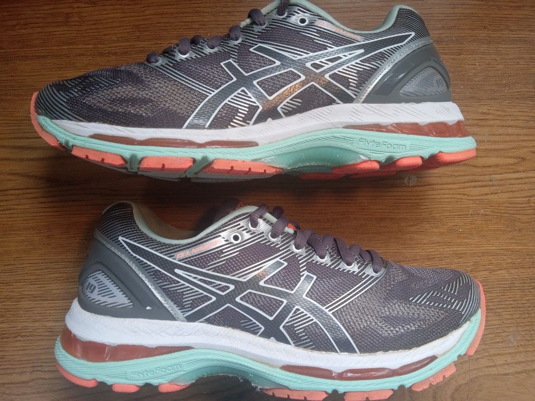 Woman's Shoes ASICS Sz 7 Good Condition