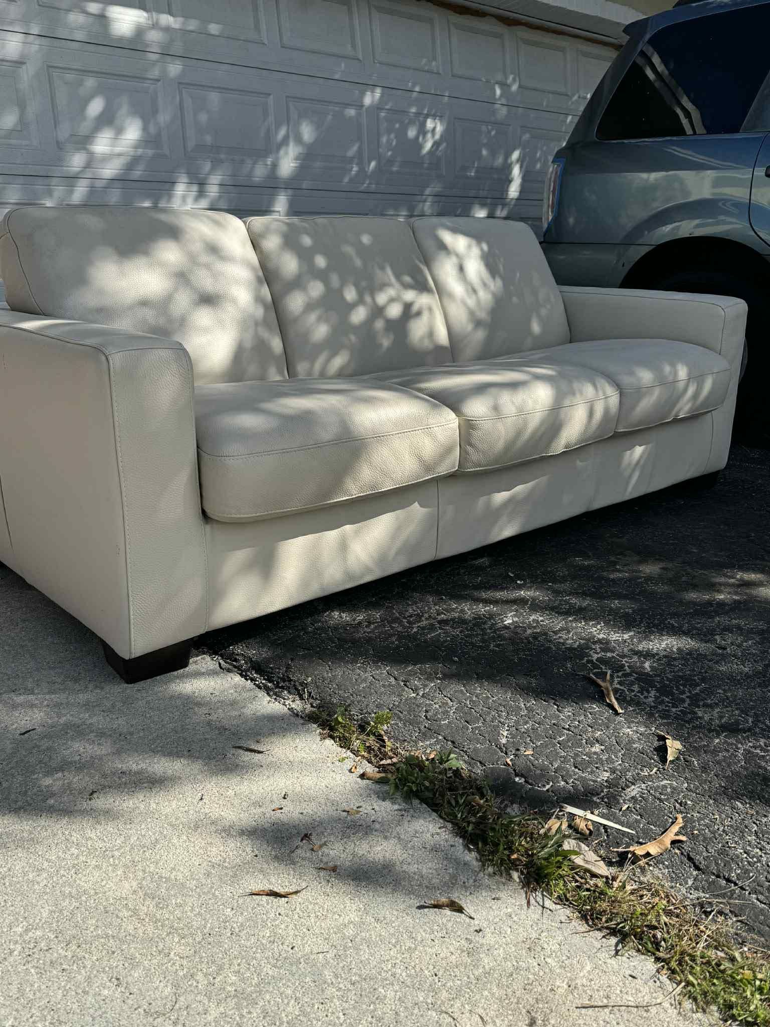 Natuzzi Leather Sleeper Sofa- Good Condition