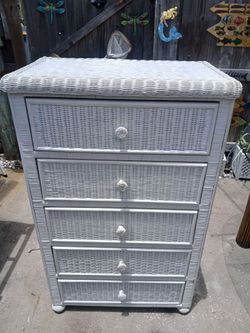 Wicker chest of drawers